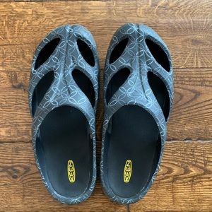 Keen slip on sandals Men’s size 11-12